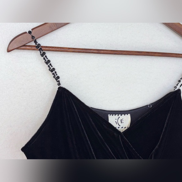 VINTAGE‎ ICE Velvet Camisole Y2K Black Top 90s Spaghetti Holiday Party Christmas - Picture 9 of 16